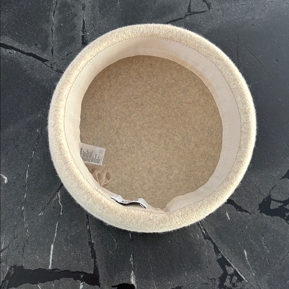 Chic wool hat from COS - Picture 2 of 5